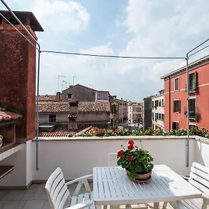savoia-jolanda-apartments-2.hotelinveneto.com/